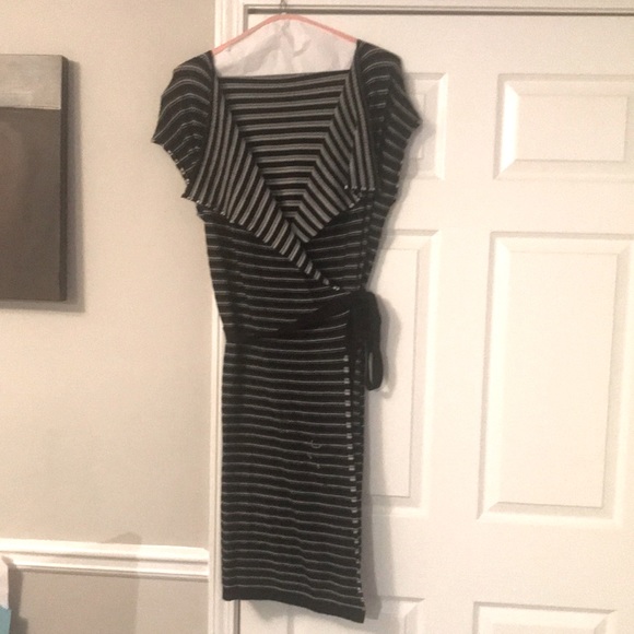 Black and Silver Dress. Short Sleeve-Size 14/16 - Picture 1 of 1